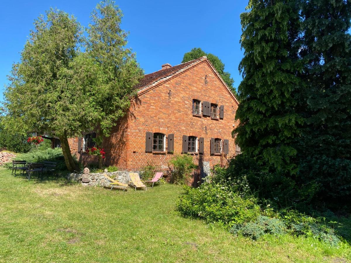 Apartament W Xix-Wiecznym Spichlerzu Nad Jeziorem Z Dostepem Do Parku I Widokiem Na Dworek Modrzewiowy Z 1823 Roku Szteklin Экстерьер фото