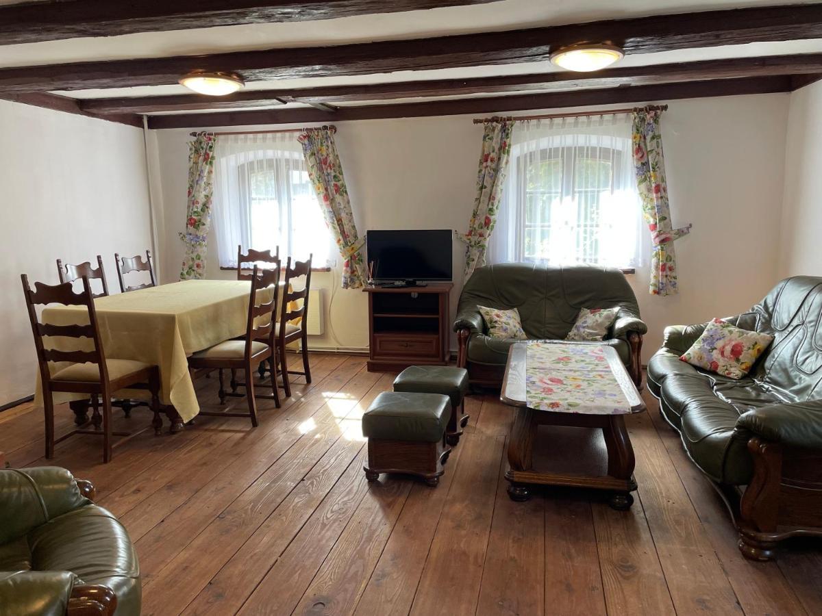 Apartament W Xix-Wiecznym Spichlerzu Nad Jeziorem Z Dostepem Do Parku I Widokiem Na Dworek Modrzewiowy Z 1823 Roku Szteklin Экстерьер фото