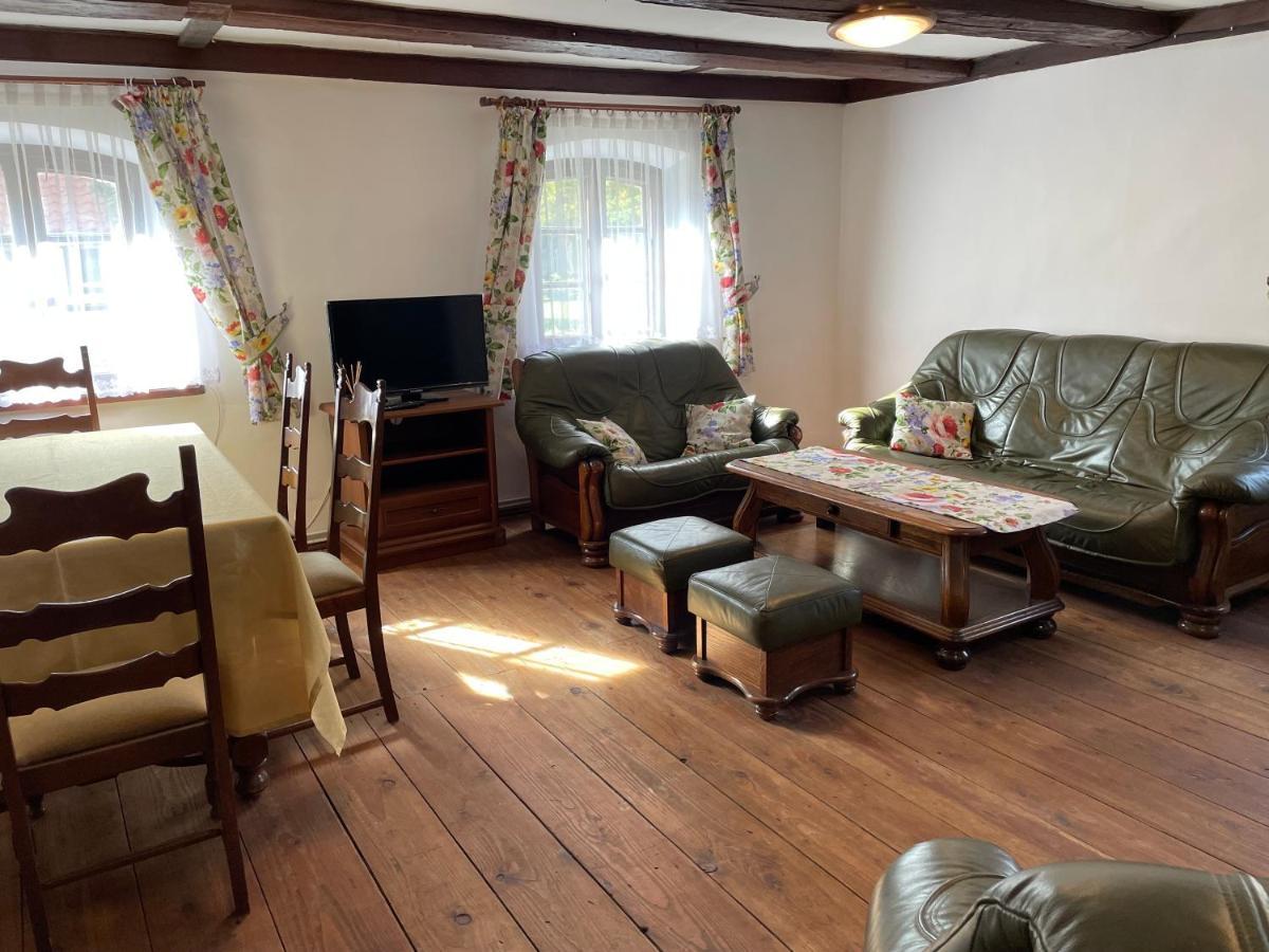 Apartament W Xix-Wiecznym Spichlerzu Nad Jeziorem Z Dostepem Do Parku I Widokiem Na Dworek Modrzewiowy Z 1823 Roku Szteklin Экстерьер фото
