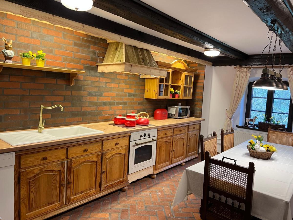 Apartament W Xix-Wiecznym Spichlerzu Nad Jeziorem Z Dostepem Do Parku I Widokiem Na Dworek Modrzewiowy Z 1823 Roku Szteklin Экстерьер фото