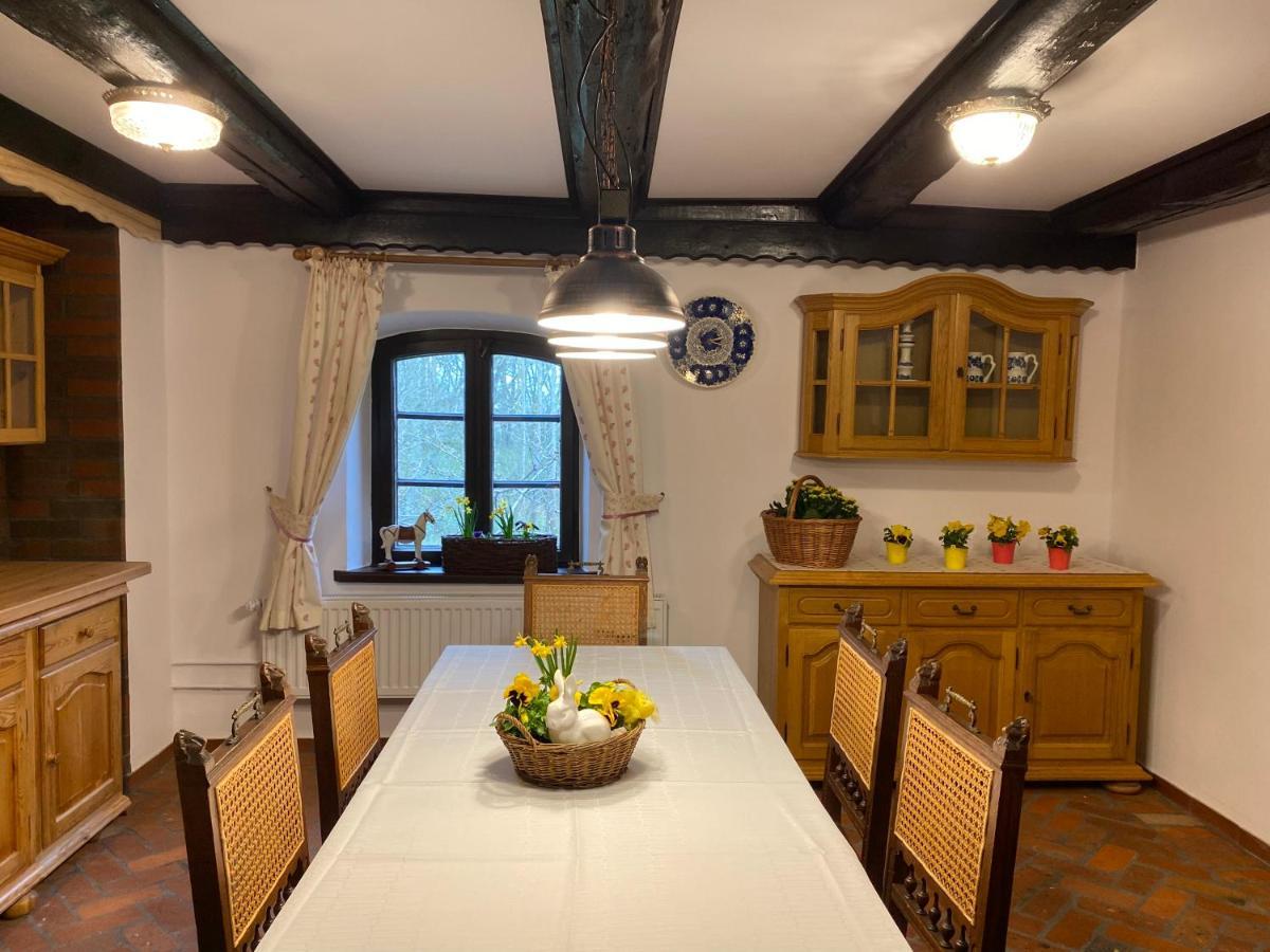 Apartament W Xix-Wiecznym Spichlerzu Nad Jeziorem Z Dostepem Do Parku I Widokiem Na Dworek Modrzewiowy Z 1823 Roku Szteklin Экстерьер фото