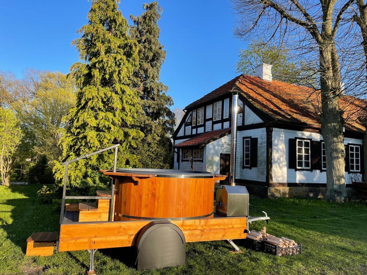 Apartament W Xix-Wiecznym Spichlerzu Nad Jeziorem Z Dostepem Do Parku I Widokiem Na Dworek Modrzewiowy Z 1823 Roku Szteklin Экстерьер фото