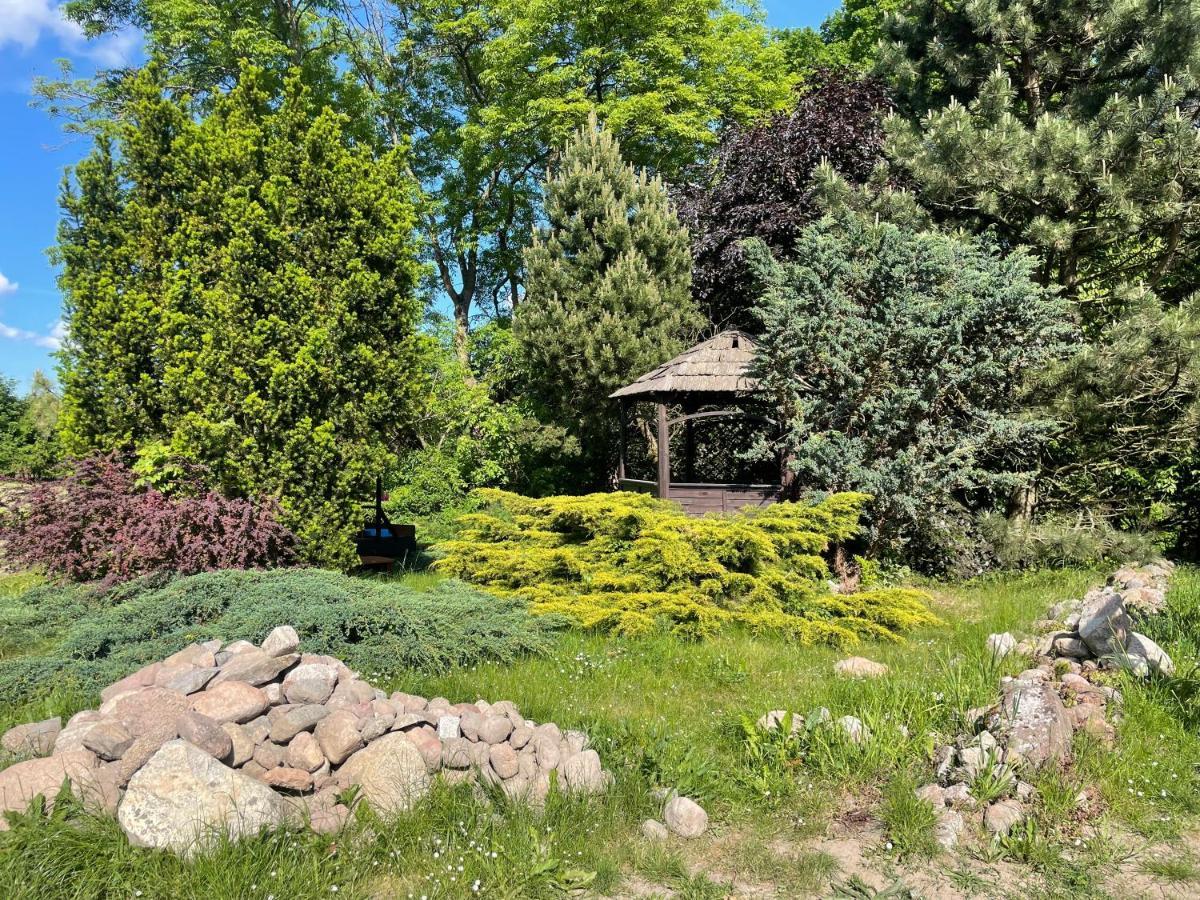 Apartament W Xix-Wiecznym Spichlerzu Nad Jeziorem Z Dostepem Do Parku I Widokiem Na Dworek Modrzewiowy Z 1823 Roku Szteklin Экстерьер фото