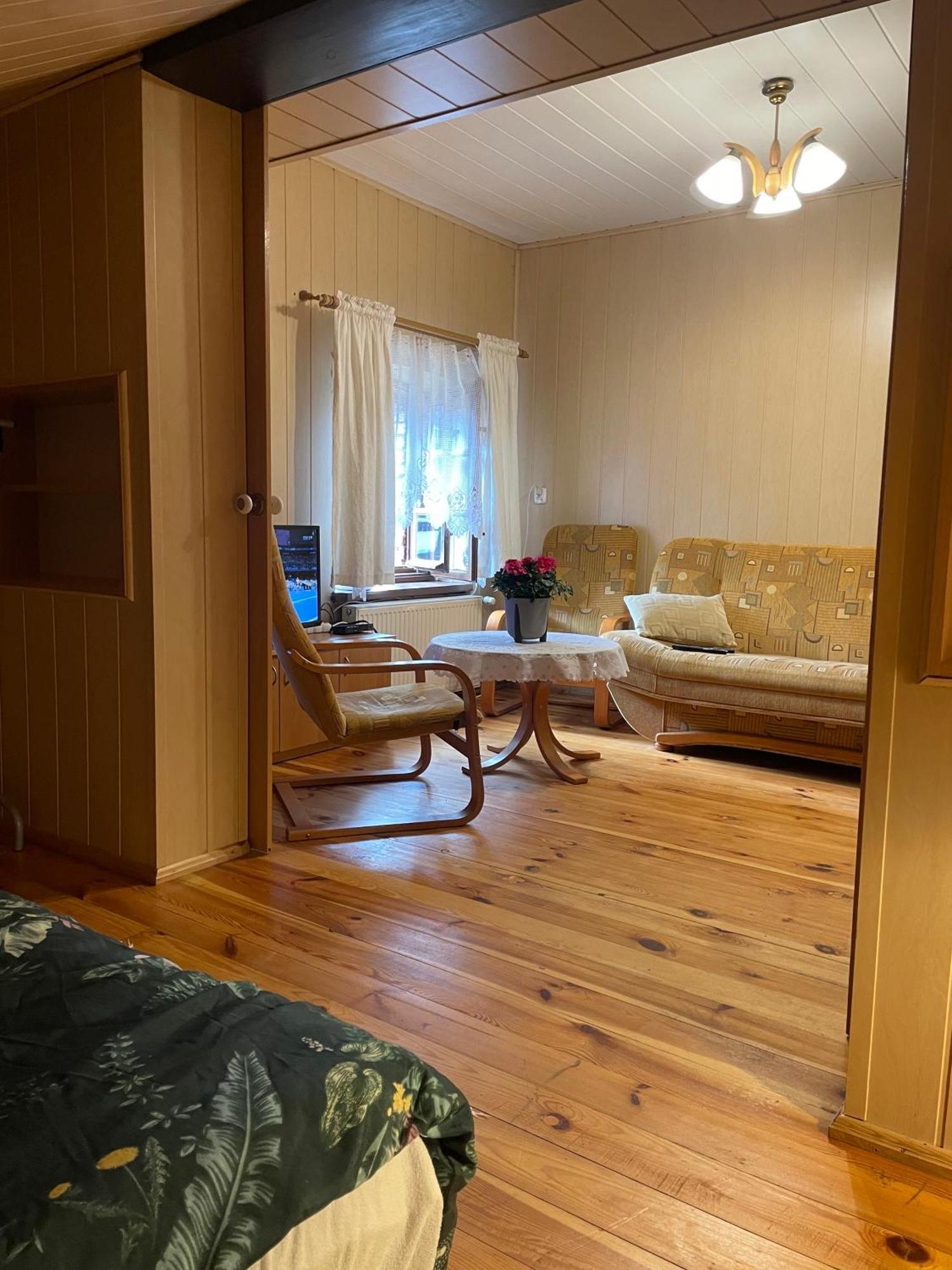 Apartament W Xix-Wiecznym Spichlerzu Nad Jeziorem Z Dostepem Do Parku I Widokiem Na Dworek Modrzewiowy Z 1823 Roku Szteklin Экстерьер фото