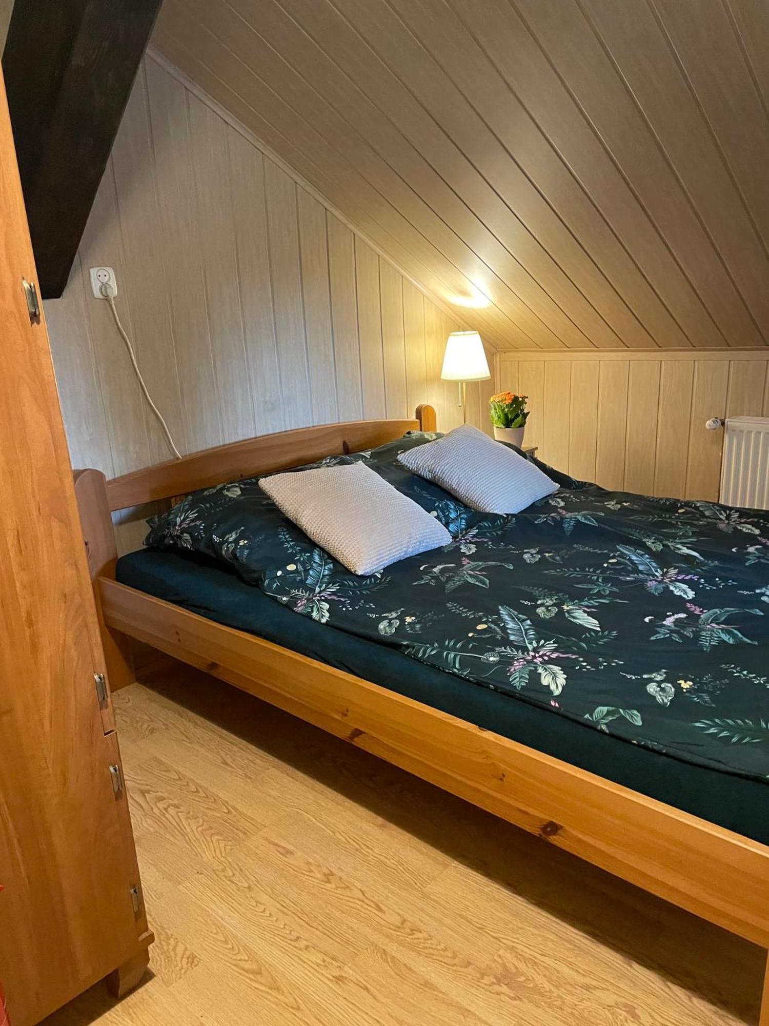Apartament W Xix-Wiecznym Spichlerzu Nad Jeziorem Z Dostepem Do Parku I Widokiem Na Dworek Modrzewiowy Z 1823 Roku Szteklin Экстерьер фото